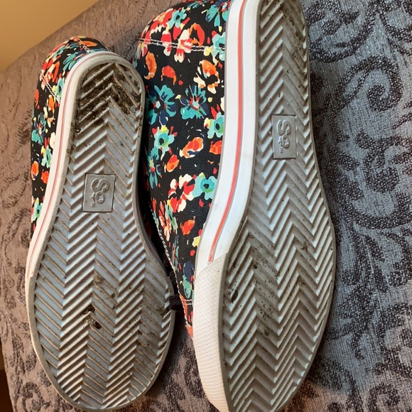 SO floral wedges, worn once - Picture 3 of 3